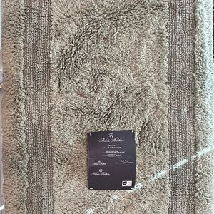 Brooks Brothers Luxurious Tan Bath Mat